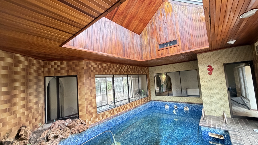 5 Bedroom Property for Sale in Lakefield Gauteng