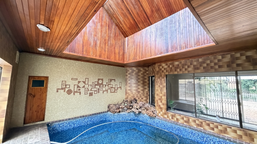5 Bedroom Property for Sale in Lakefield Gauteng