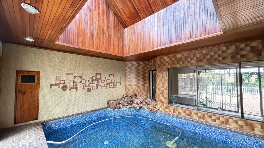5 Bedroom Property for Sale in Lakefield Gauteng
