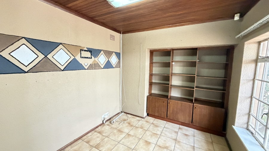 5 Bedroom Property for Sale in Lakefield Gauteng