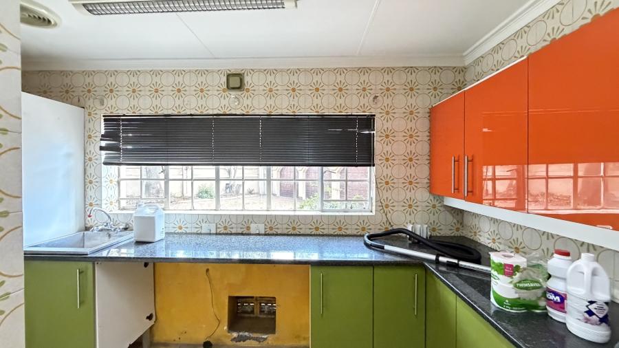 5 Bedroom Property for Sale in Lakefield Gauteng