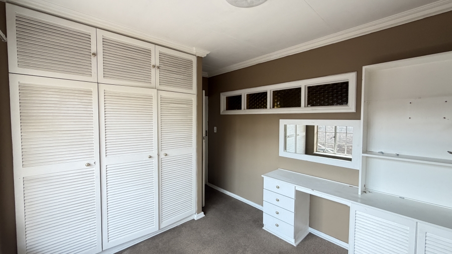 5 Bedroom Property for Sale in Lakefield Gauteng