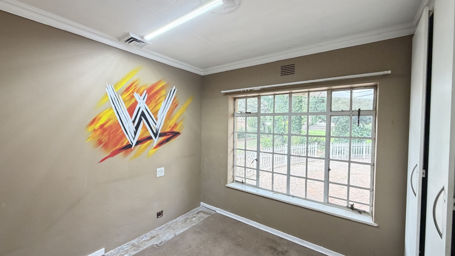 5 Bedroom Property for Sale in Lakefield Gauteng