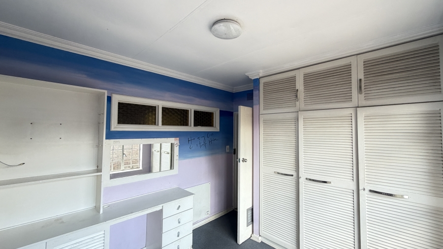 5 Bedroom Property for Sale in Lakefield Gauteng