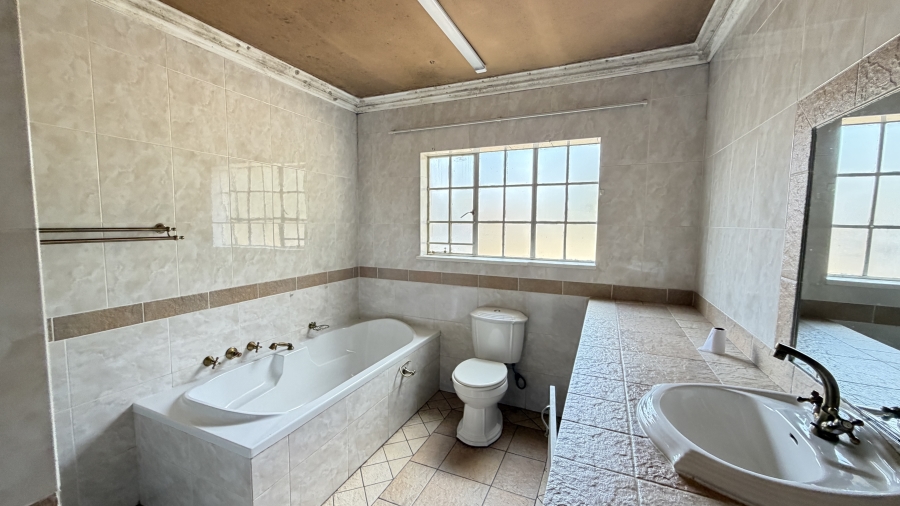 5 Bedroom Property for Sale in Lakefield Gauteng