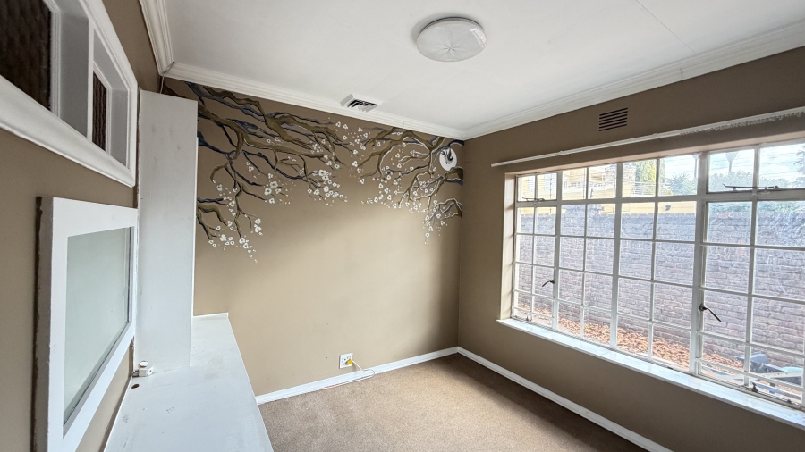 5 Bedroom Property for Sale in Lakefield Gauteng