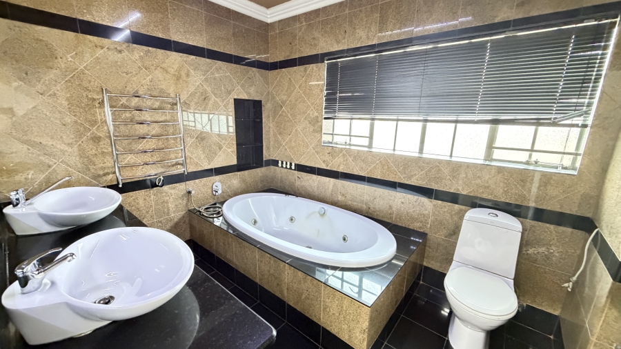 5 Bedroom Property for Sale in Lakefield Gauteng