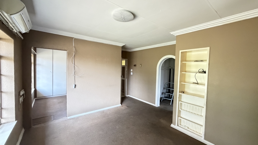 5 Bedroom Property for Sale in Lakefield Gauteng