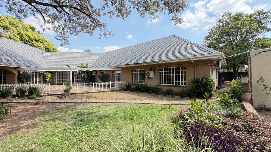 5 Bedroom Property for Sale in Lakefield Gauteng