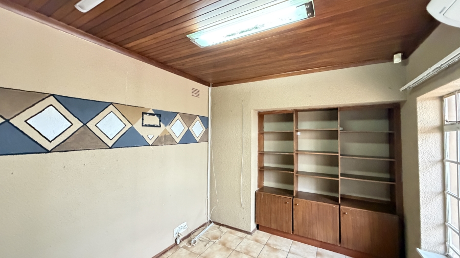 5 Bedroom Property for Sale in Lakefield Gauteng