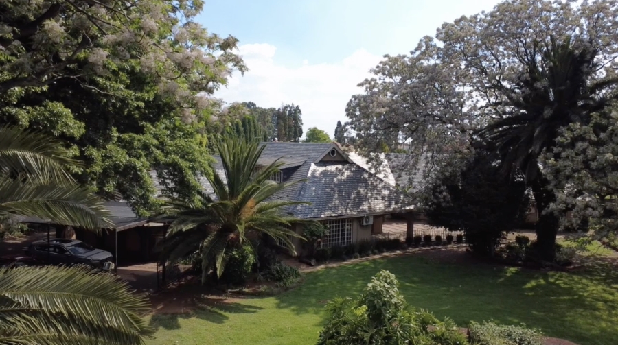 5 Bedroom Property for Sale in Lakefield Gauteng