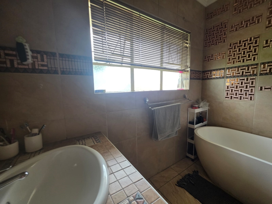 4 Bedroom Property for Sale in Buyscelia Gauteng
