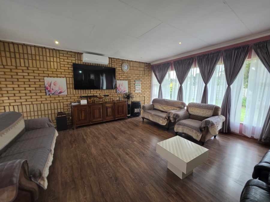 4 Bedroom Property for Sale in Buyscelia Gauteng