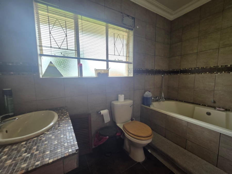 4 Bedroom Property for Sale in Buyscelia Gauteng
