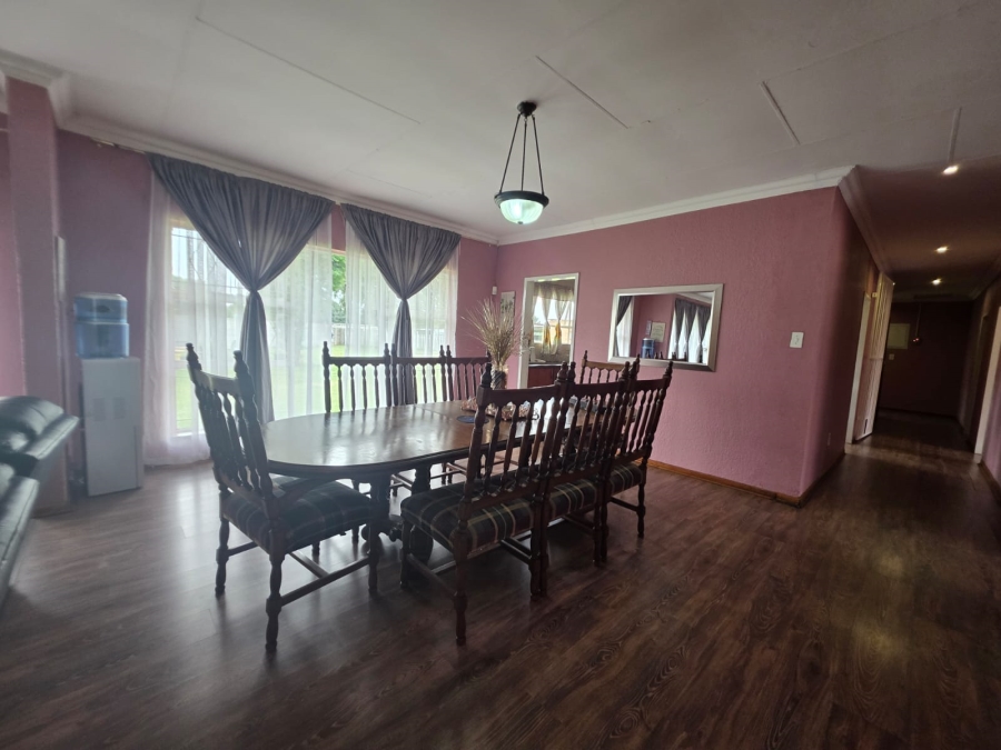 4 Bedroom Property for Sale in Buyscelia Gauteng