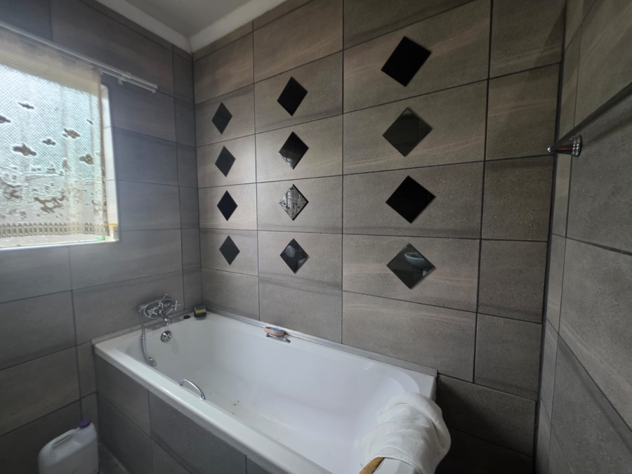 4 Bedroom Property for Sale in Buyscelia Gauteng