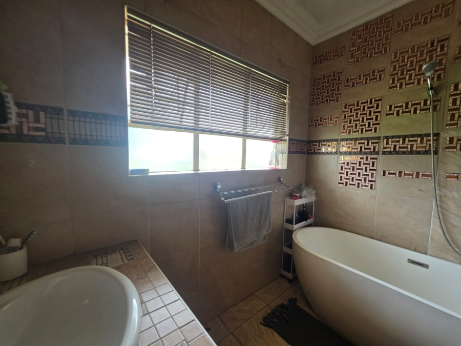 4 Bedroom Property for Sale in Buyscelia Gauteng