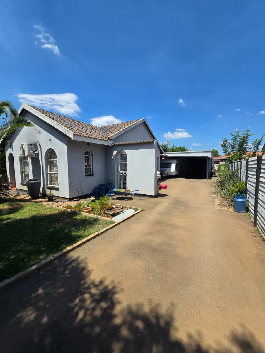 To Let 4 Bedroom Property for Rent in Arcon Park Gauteng