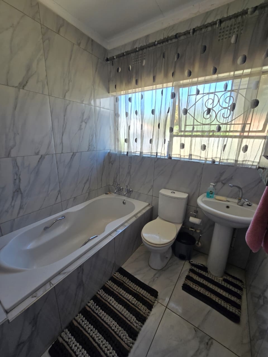 To Let 4 Bedroom Property for Rent in Arcon Park Gauteng