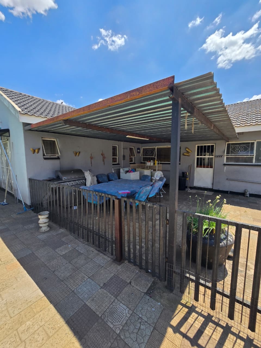 To Let 4 Bedroom Property for Rent in Arcon Park Gauteng