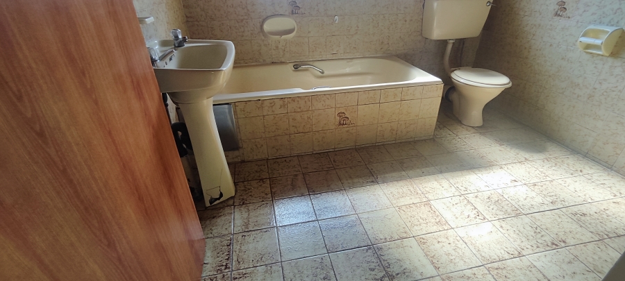 1 Bedroom Property for Sale in Glen Austin Gauteng