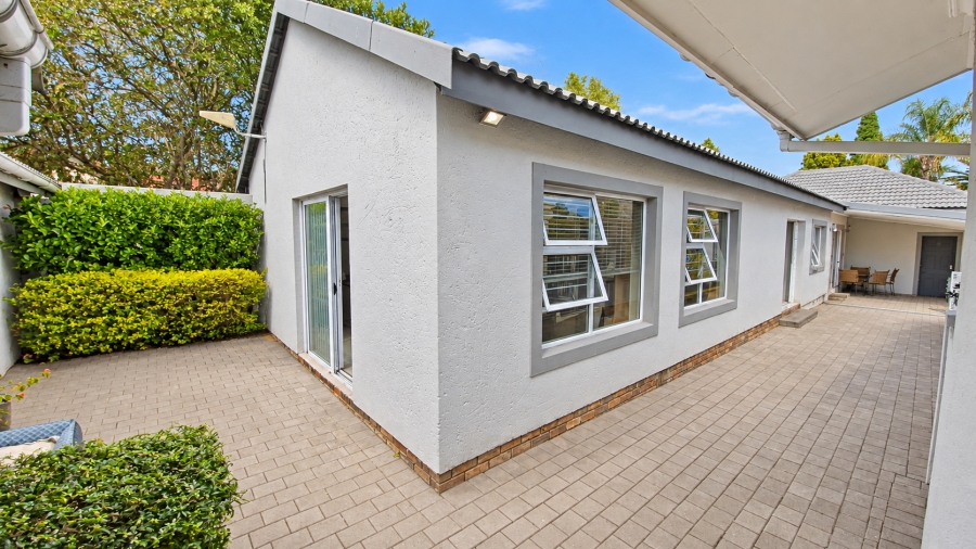 To Let Commercial Property for Rent in Douglasdale Gauteng