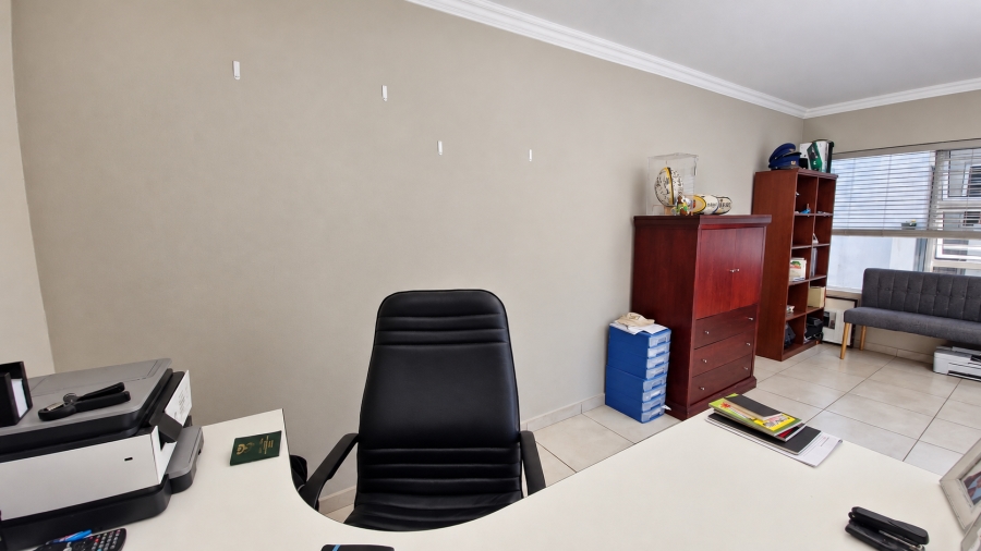 To Let Commercial Property for Rent in Douglasdale Gauteng