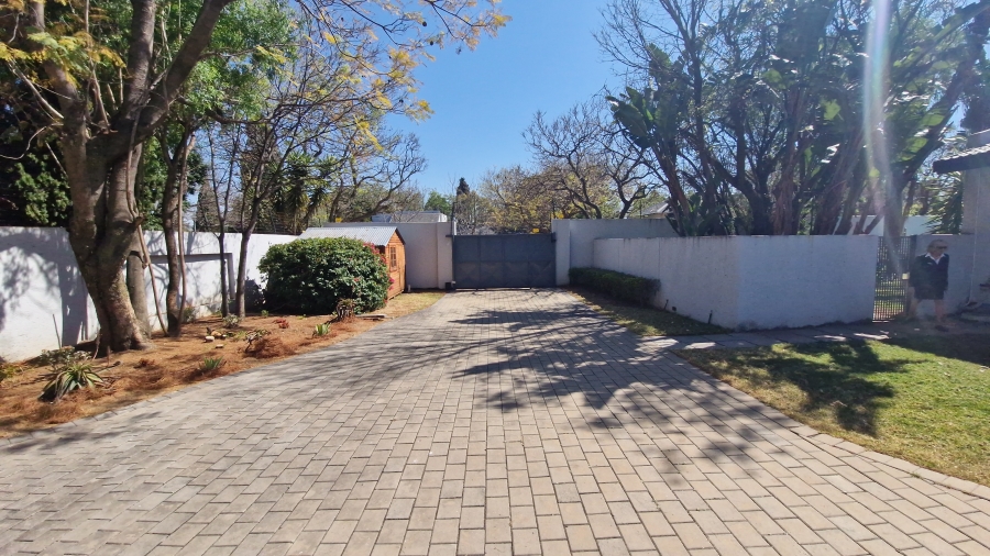 To Let Commercial Property for Rent in Douglasdale Gauteng