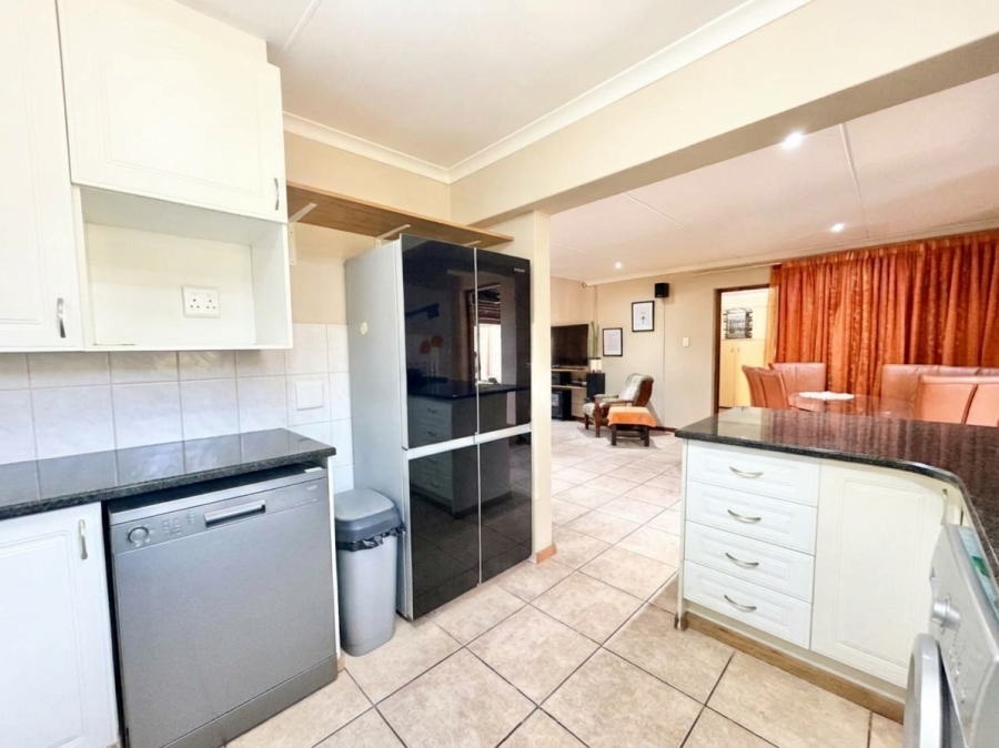 4 Bedroom Property for Sale in Barbeque Downs Gauteng