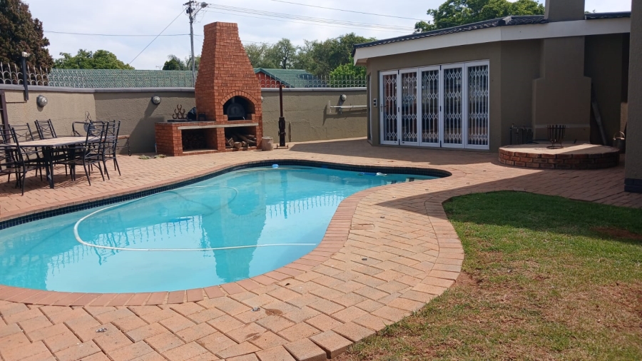 4 Bedroom Property for Sale in Greenhills Gauteng