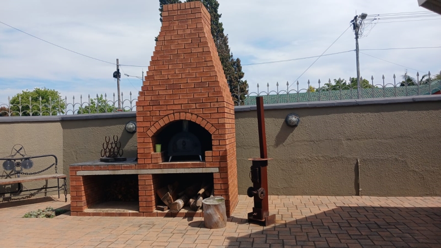 4 Bedroom Property for Sale in Greenhills Gauteng