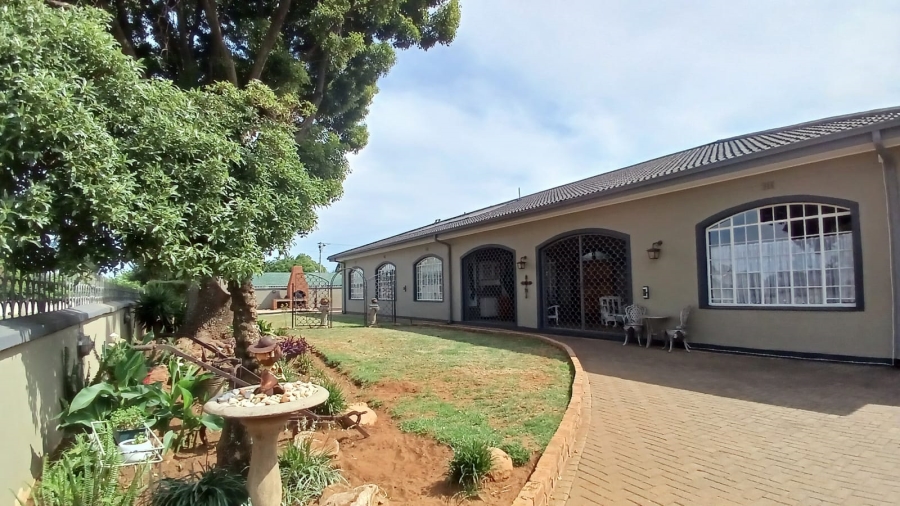 4 Bedroom Property for Sale in Greenhills Gauteng