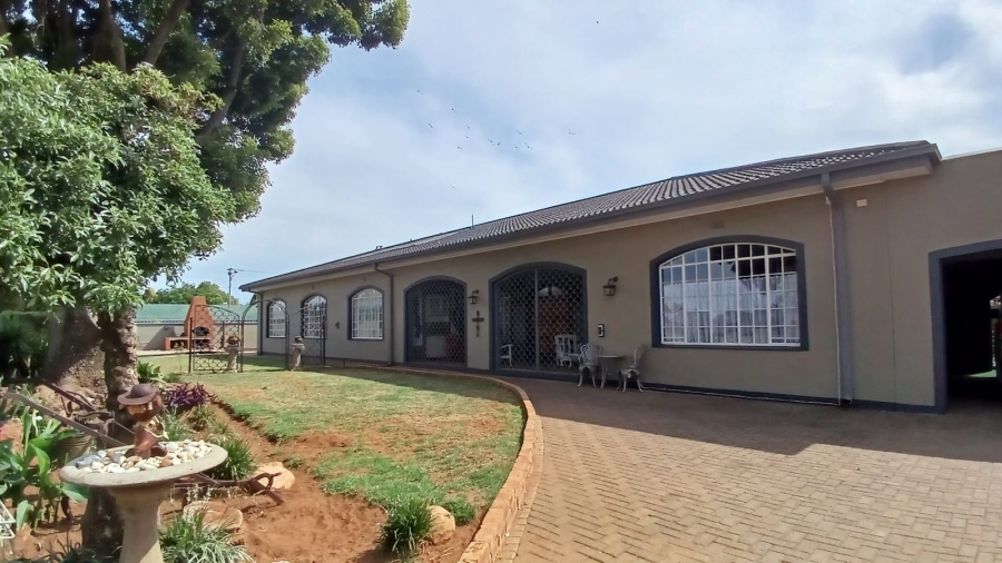 4 Bedroom Property for Sale in Greenhills Gauteng
