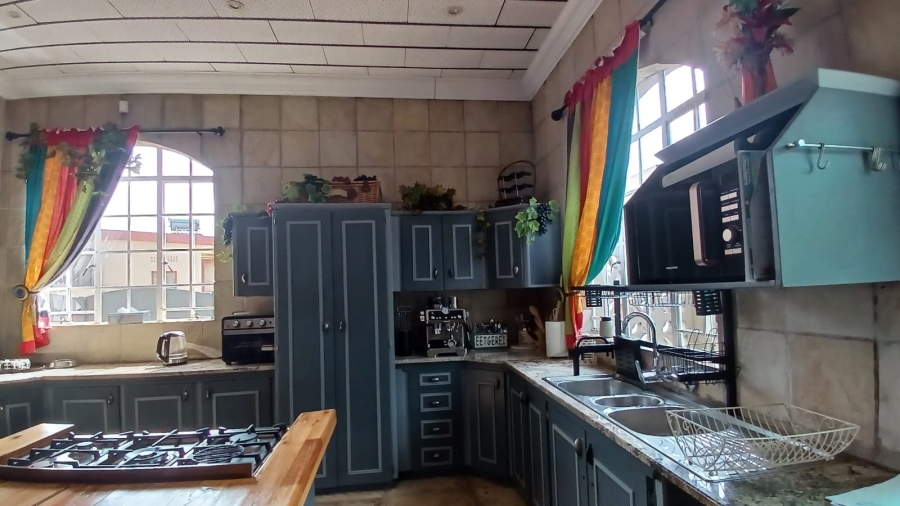 4 Bedroom Property for Sale in Greenhills Gauteng