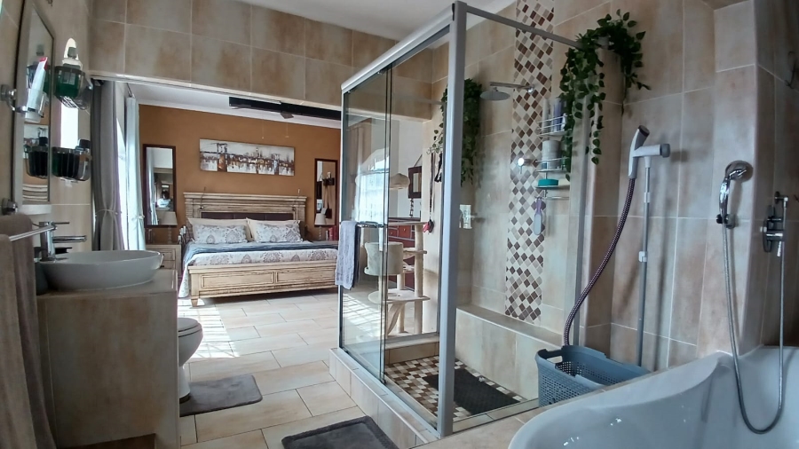 4 Bedroom Property for Sale in Greenhills Gauteng