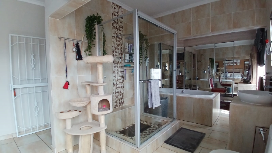 4 Bedroom Property for Sale in Greenhills Gauteng