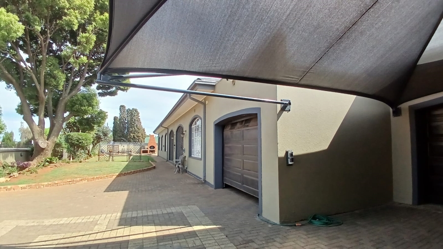 4 Bedroom Property for Sale in Greenhills Gauteng