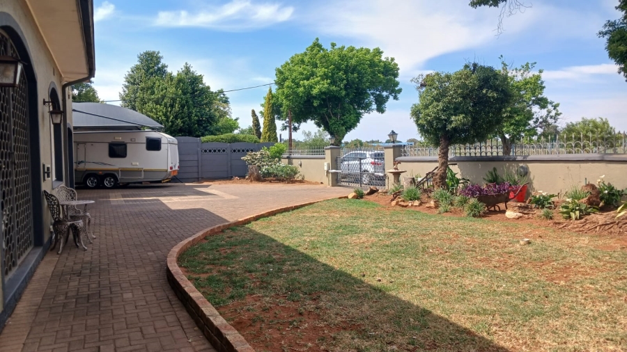 4 Bedroom Property for Sale in Greenhills Gauteng