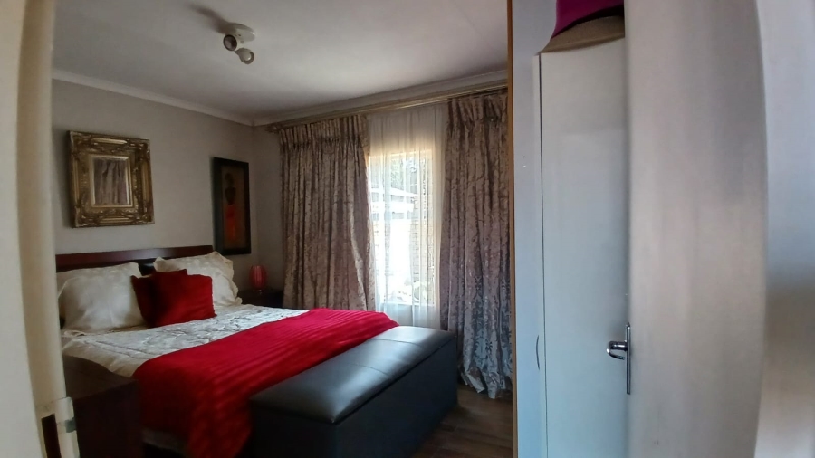 2 Bedroom Property for Sale in Groblerpark Gauteng