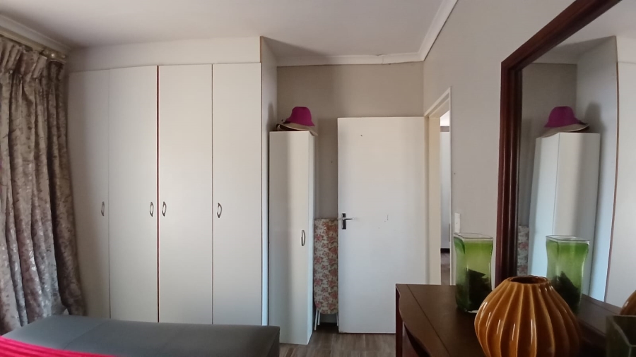 2 Bedroom Property for Sale in Groblerpark Gauteng