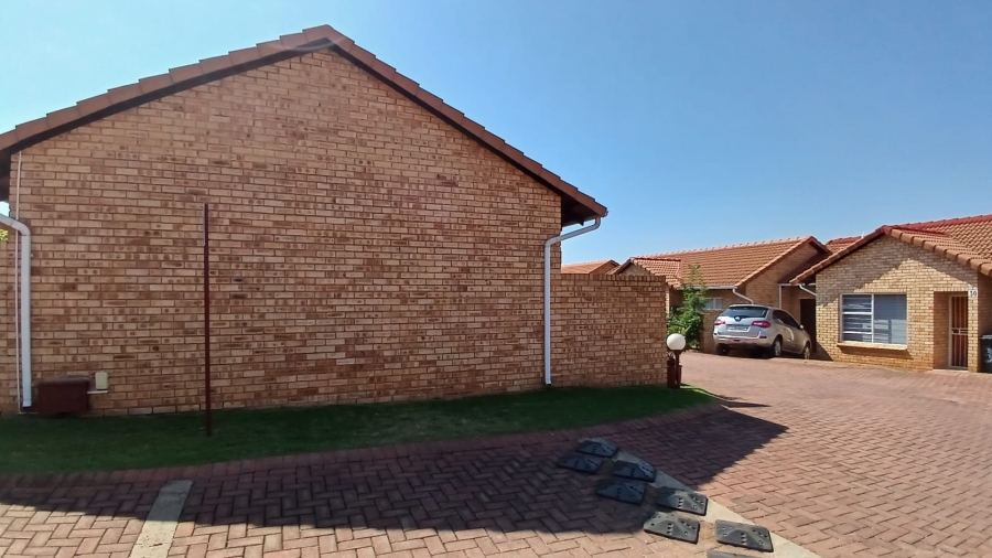 2 Bedroom Property for Sale in Groblerpark Gauteng