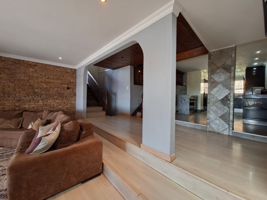 5 Bedroom Property for Sale in Noordheuwel Gauteng