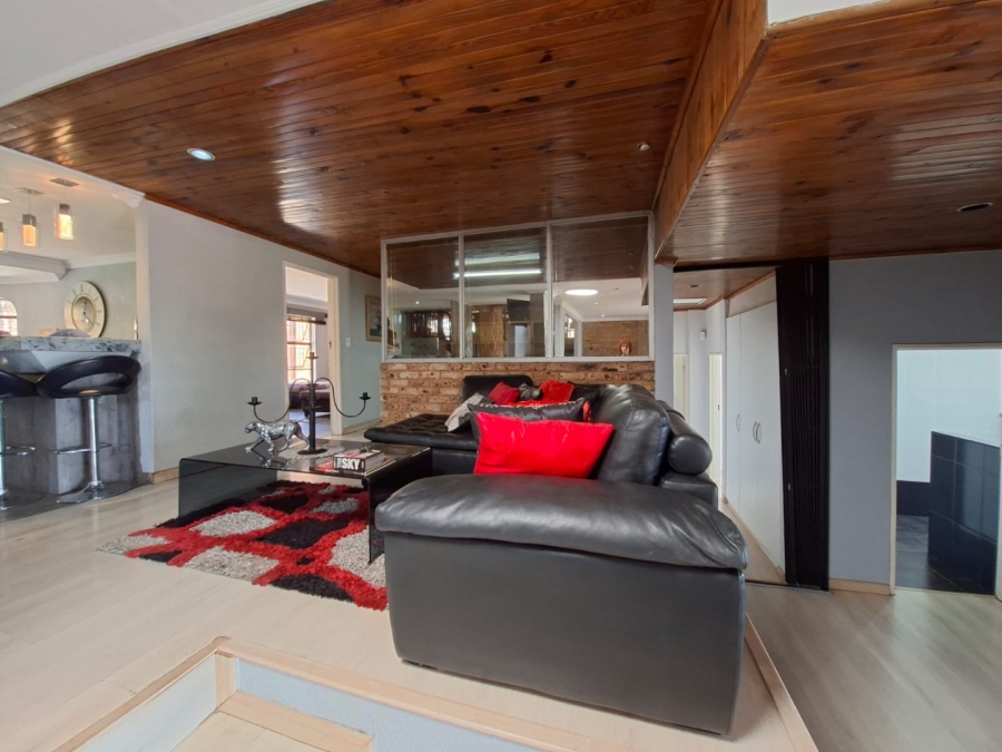 5 Bedroom Property for Sale in Noordheuwel Gauteng