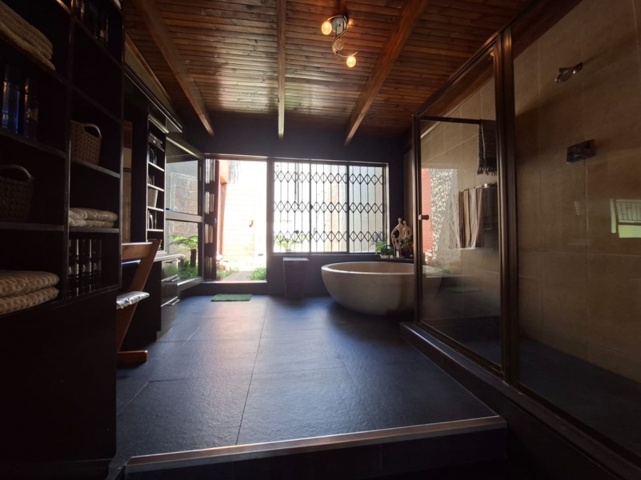 5 Bedroom Property for Sale in Noordheuwel Gauteng