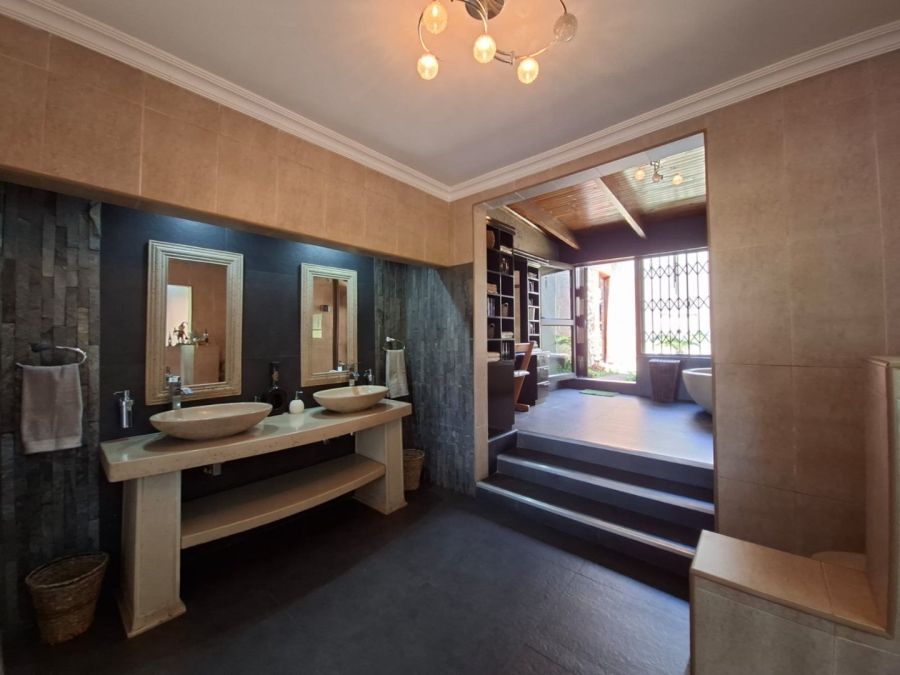 5 Bedroom Property for Sale in Noordheuwel Gauteng
