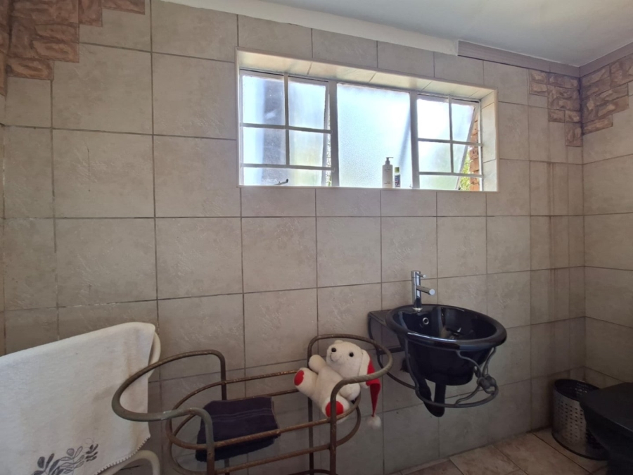 5 Bedroom Property for Sale in Noordheuwel Gauteng
