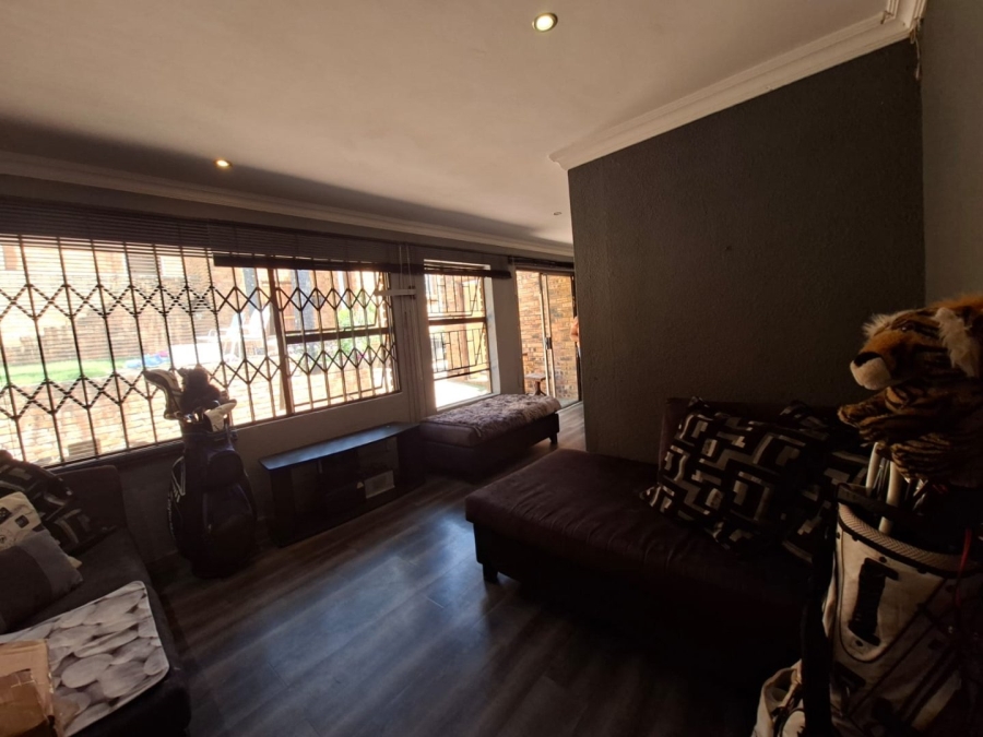 5 Bedroom Property for Sale in Noordheuwel Gauteng