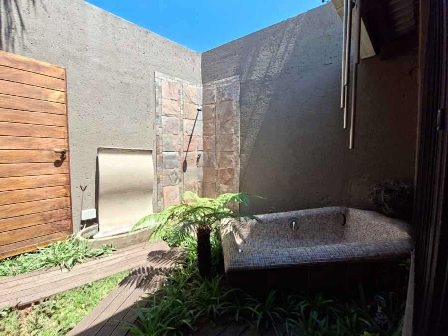 5 Bedroom Property for Sale in Noordheuwel Gauteng