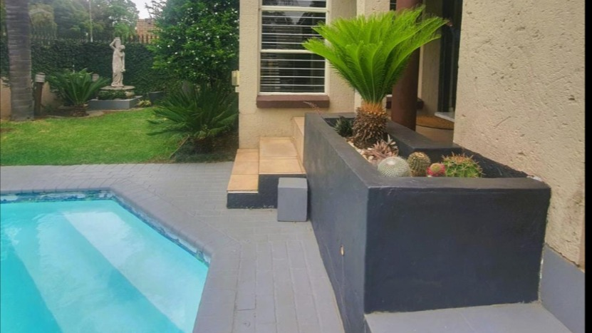 5 Bedroom Property for Sale in New Redruth Gauteng