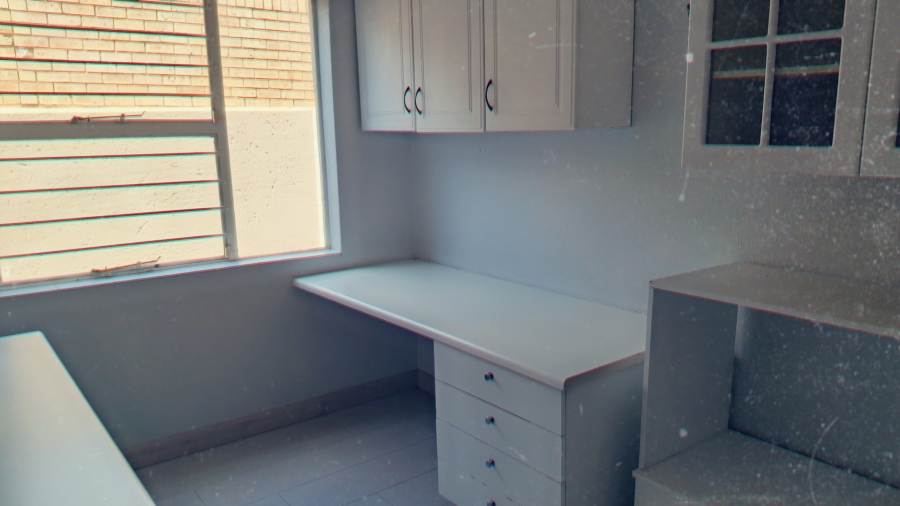 5 Bedroom Property for Sale in New Redruth Gauteng